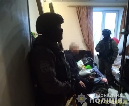 Поліцейські вилучили у квартирі житомирянина гранати