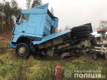 Поблизу Житомира перекинувся бензовоз