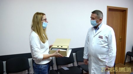 Волонтерка зібрала гроші та придбала Житомирській дитячій лікарні сканер для вен