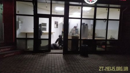 У Житомирі поліцейські охорони попередили крадіжку із магазина-пекарні