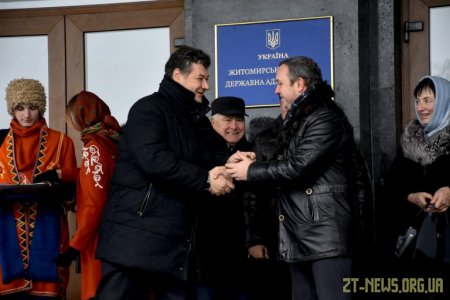 16 шкільних автобусів отримали громади області
