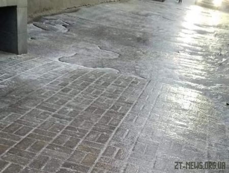 Житомирські дороги та тротуари з обіду перетворились на ковзанку