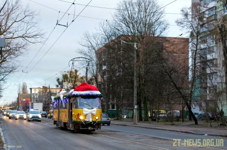Житомиром курсував музичний трамвай з казковими героями