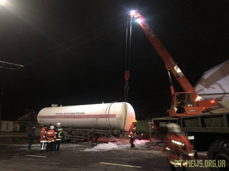 У Житомирі перекинулася автоцистерна з газом