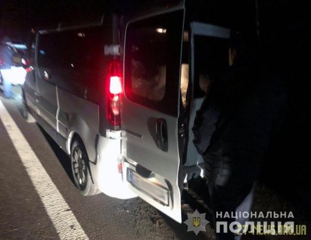 На Житомирщині поліцейські затримали автомобіль з 700 кг бурштину