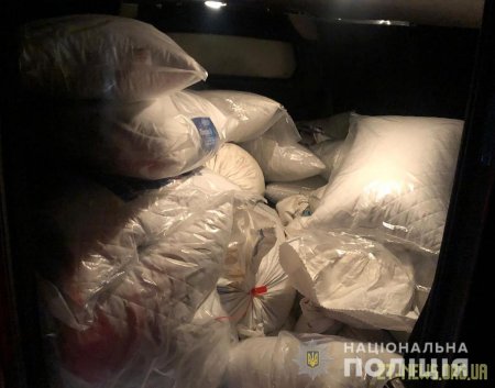 На Житомирщині поліцейські затримали автомобіль з 700 кг бурштину