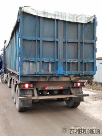 У Коростенському районі поліцейські затримали дві вантажівки з сміттям