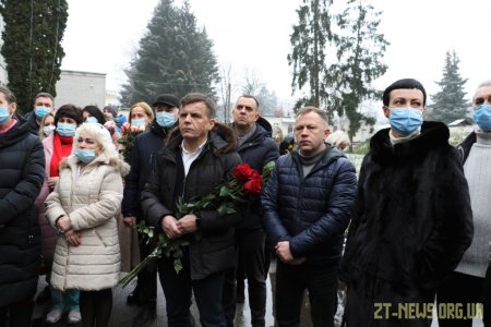 На фасаді будівлі дитячої лікарні встановили меморіальну дошку Володимиру Башеку