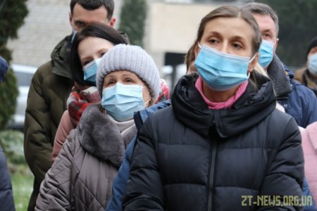 На фасаді будівлі дитячої лікарні встановили меморіальну дошку Володимиру Башеку