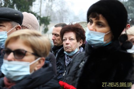 На фасаді будівлі дитячої лікарні встановили меморіальну дошку Володимиру Башеку