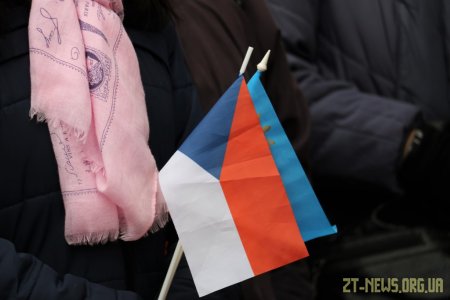 На фасаді будівлі дитячої лікарні встановили меморіальну дошку Володимиру Башеку