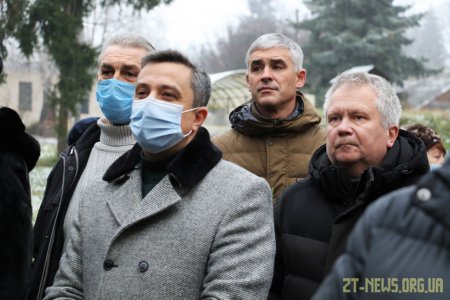 На фасаді будівлі дитячої лікарні встановили меморіальну дошку Володимиру Башеку