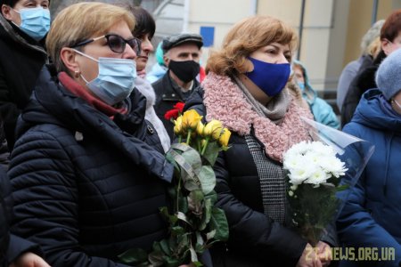 На фасаді будівлі дитячої лікарні встановили меморіальну дошку Володимиру Башеку