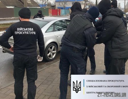 В Житомирі затримали військових, які виготовляли і збували наркотики