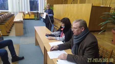 На Житомирщині п'яна мати не хотіла віддавати соцслужбам доньку