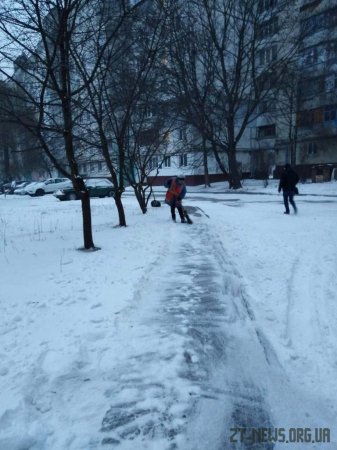 Триває прибирання вулиць міста від снігу