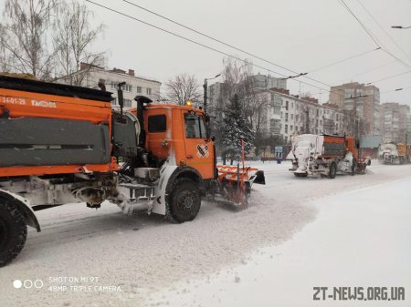 Триває прибирання вулиць міста від снігу
