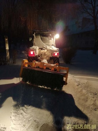 Триває прибирання вулиць міста від снігу