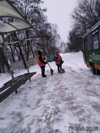 Триває прибирання вулиць міста від снігу