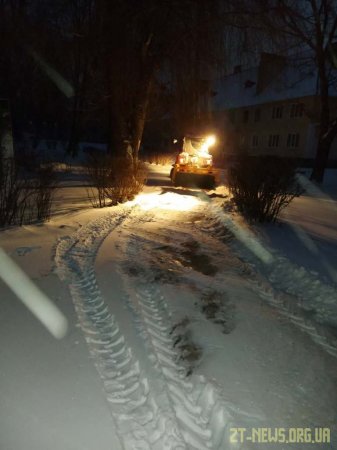 Триває прибирання вулиць міста від снігу