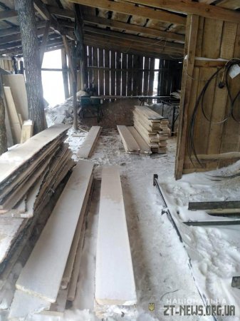 На Романівщині поліцейські завадили відновленню роботи незаконної лісопильні