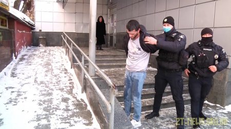 У центрі Житомира чоловік з ножем кидався на перехожих