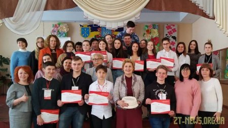 Школярка з Житомирщини стала фіналісткою міжрегіонального турніру "Молодь дебатує"
