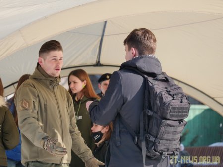 Школярі разом з пластунами відзначили у Житомирі "День Звитяги"