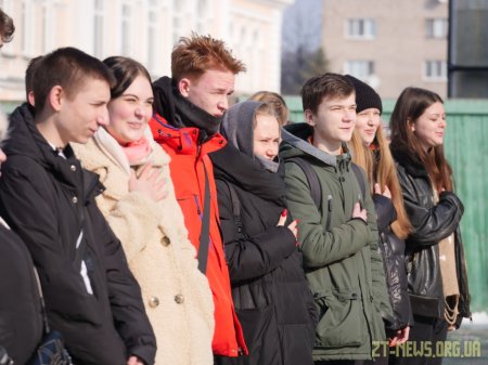 Школярі разом з пластунами відзначили у Житомирі "День Звитяги"