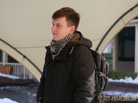 Школярі разом з пластунами відзначили у Житомирі "День Звитяги"
