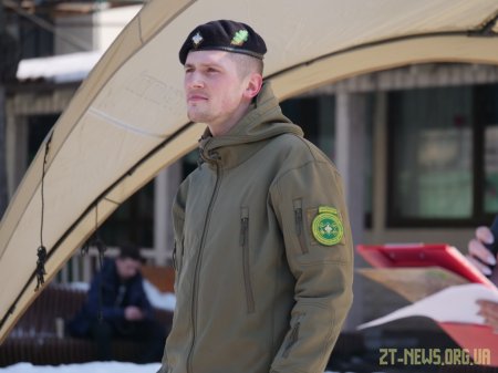 Школярі разом з пластунами відзначили у Житомирі "День Звитяги"