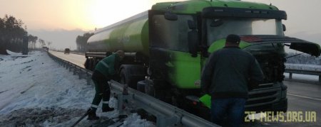 На Житомирщині на трасі загорівся бензовоз