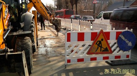 На вулиці Східній прорвало колектор - триває ремонт
