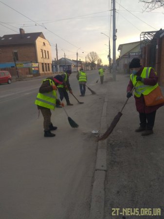 Комунальні служби міста розпочали весняну толоку