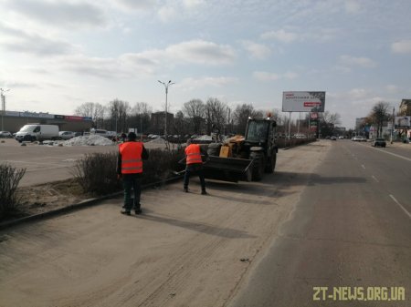 Комунальні служби міста розпочали весняну толоку