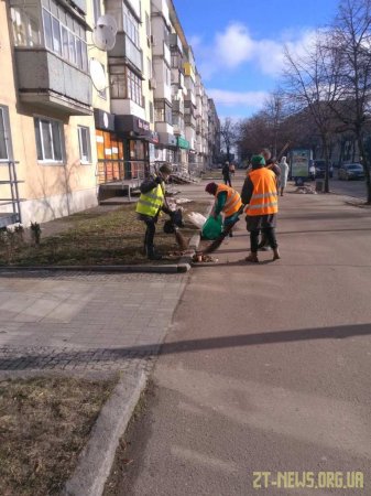 Комунальні служби міста розпочали весняну толоку
