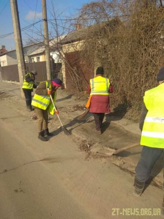 Комунальні служби міста розпочали весняну толоку