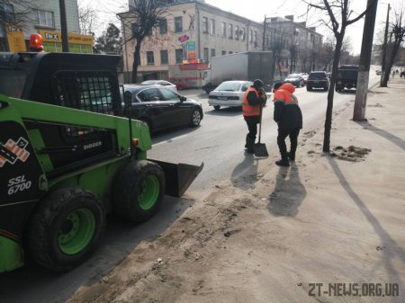 Комунальні служби міста розпочали весняну толоку