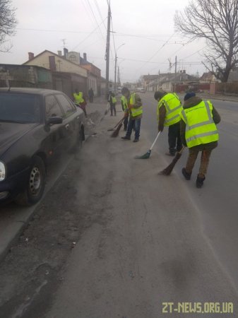 Комунальні служби міста розпочали весняну толоку