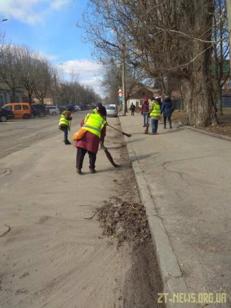 Комунальні служби міста розпочали весняну толоку