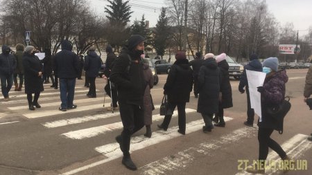 Мешканці багатоповерхівок на вулиці Героїв Десантників знову вийшли на протест