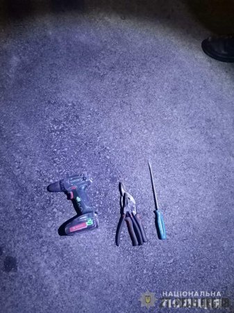 У Житомирі поліцейські охорони завадили чоловікам пограбувати автомат питної води