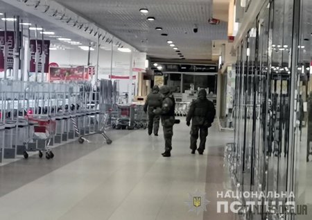 У Житомирі поблизу ТРЦ "Глобал" знешкодили підозрілу валізу