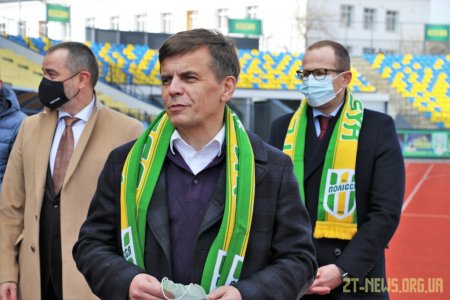 На оновленому центральному стадіоні після 16 років перерви ФК «Полісся» зіграв з херсонським «Кристалом»