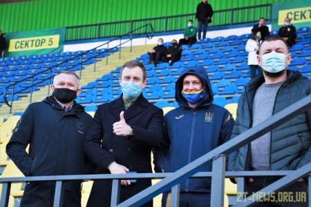 На оновленому центральному стадіоні після 16 років перерви ФК «Полісся» зіграв з херсонським «Кристалом»