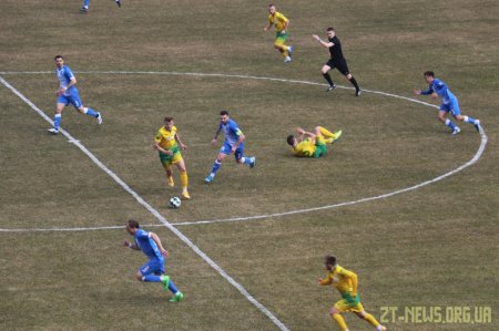 На оновленому центральному стадіоні після 16 років перерви ФК «Полісся» зіграв з херсонським «Кристалом»