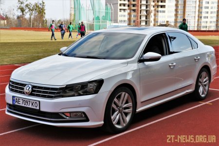 На оновленому центральному стадіоні після 16 років перерви ФК «Полісся» зіграв з херсонським «Кристалом»