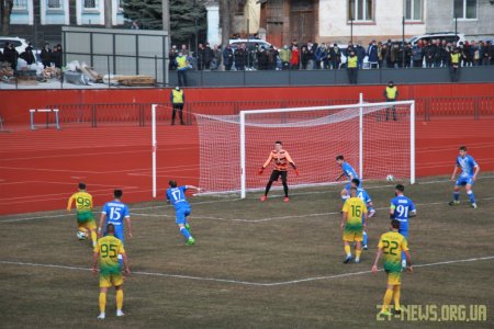 На оновленому центральному стадіоні після 16 років перерви ФК «Полісся» зіграв з херсонським «Кристалом»