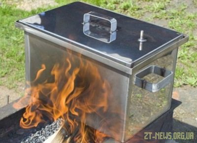 Любителям смачного м'яса та інших продуктів: коптильня, її переваги та недоліки Любителям смачного м'яса та інших продуктів: коптильня, її переваги та недоліки