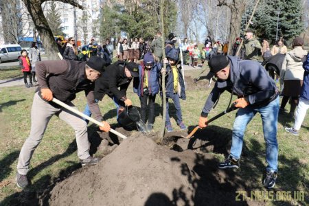 У Житомирі висадили 1000 нових дерев за день